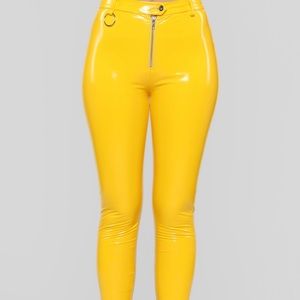 “Never get attached” Women’s M fashion nova pants.